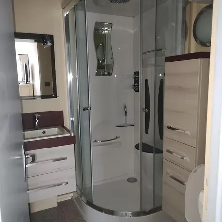 T2 450m De La Des Demoiselles, Avec Garage Et Possibilite De Velos A 950m De La Rue Pietonne *