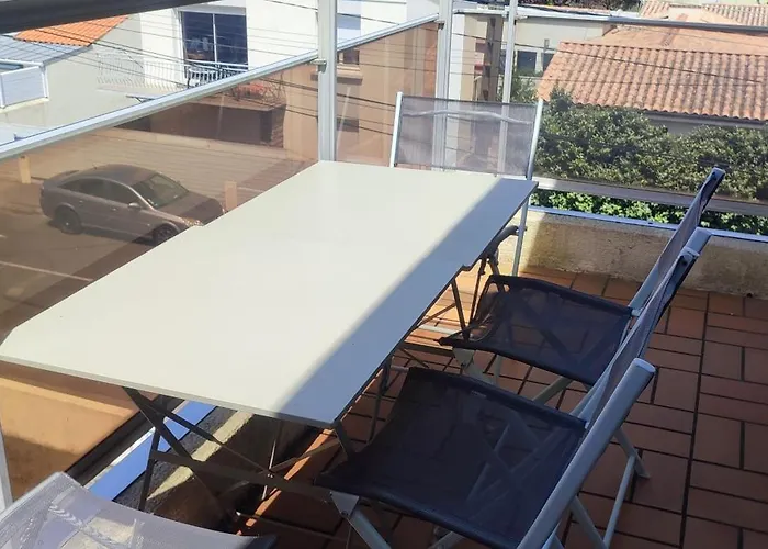 T2 450m De La Des Demoiselles, Avec Garage Et Possibilite De Velos A 950m De La Rue Pietonne 아파트 생 힐레르 드 리에