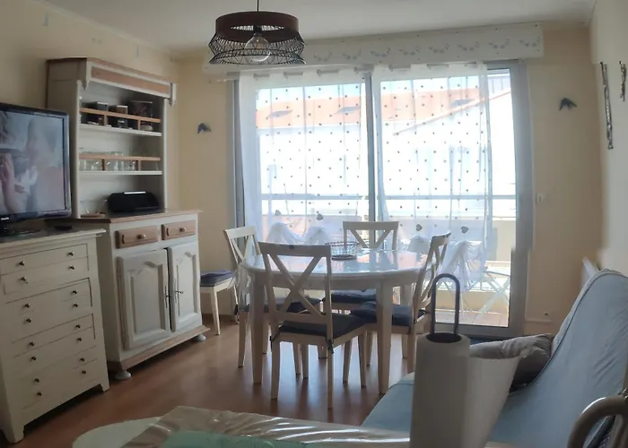 T2 450m De La Des Demoiselles, Avec Garage Et Possibilite De Velos A 950m De La Rue Pietonne